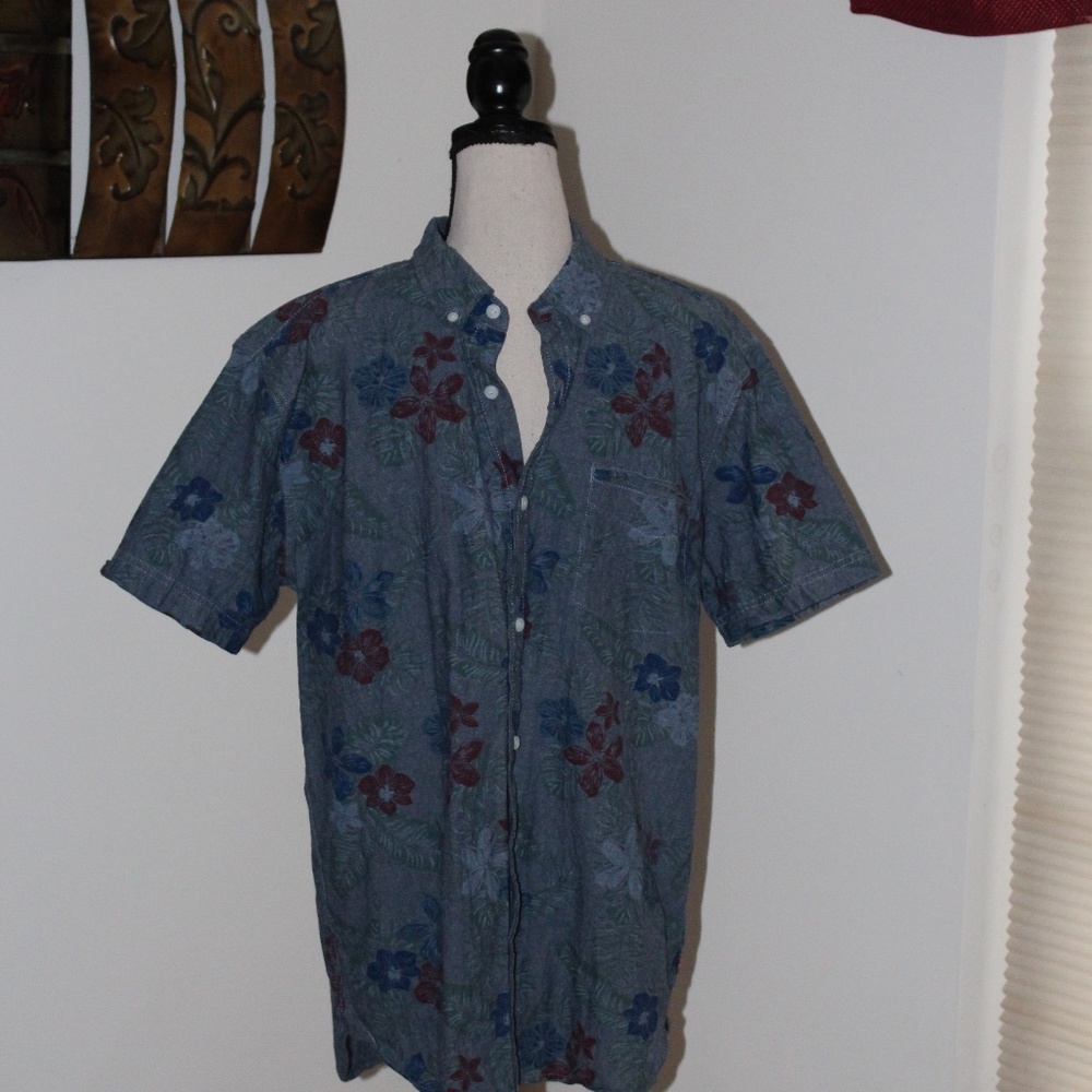 Levis, Red tag short sleeve floral shirt
